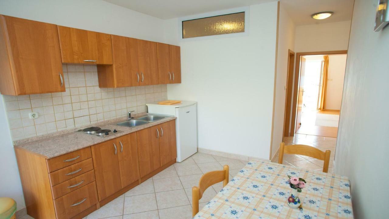 Apartments Basaca Pag Town Exterior photo